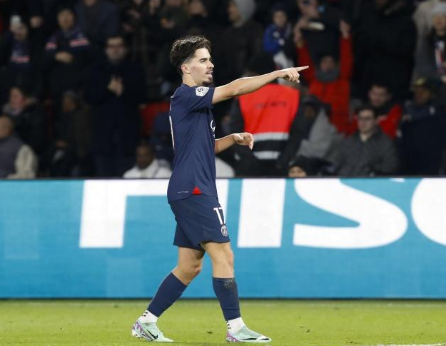 持阵容的稳 持阵容的稳